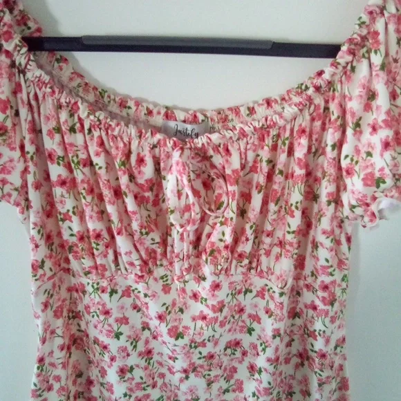 Flattering dress..perfect for Spring or Summer - Picture 2 of 2